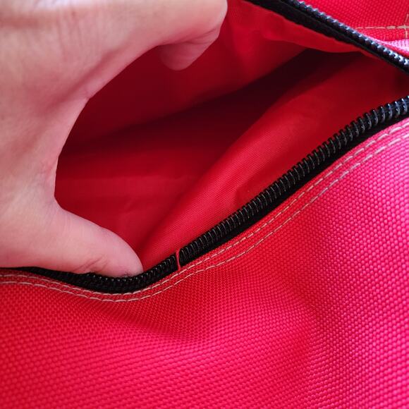 Vintage Marlboro Unlimited Large Red Sling Duffle Bag Cinch Bag Hiking READ - Picture 13 of 15